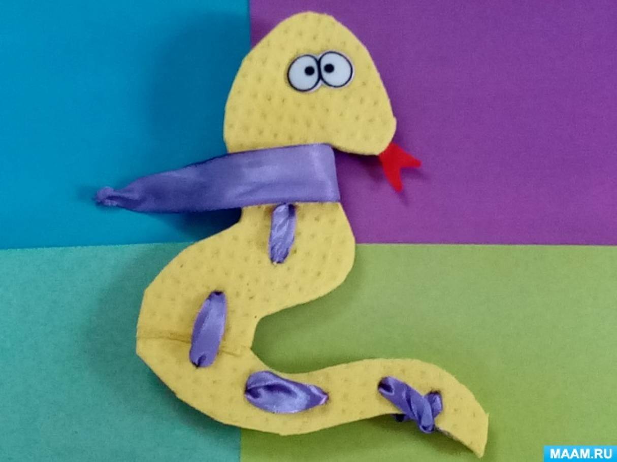 Мастер-класс по изготовлению игры-шнуровки «Змейка» для детей младшего дошкольного возраста