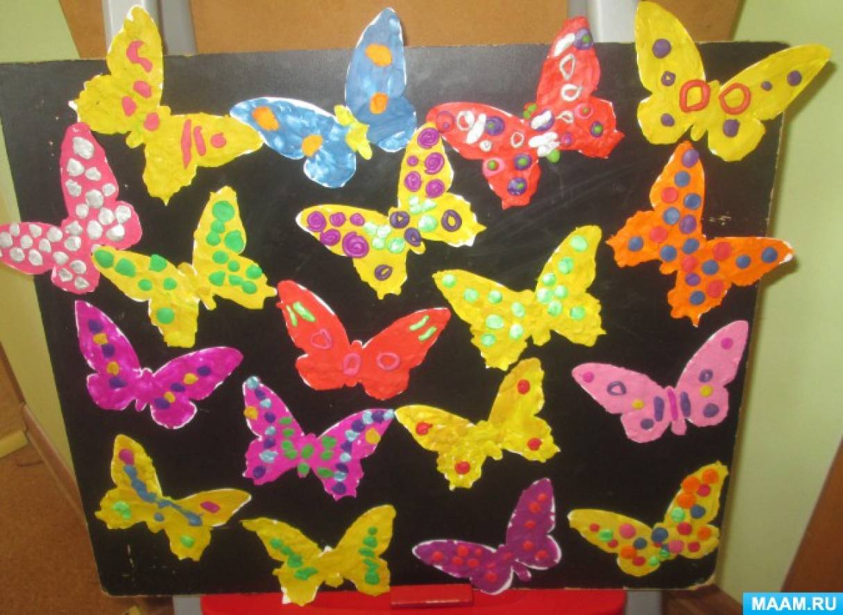 Занятие бабочки средняя группа. Пластилинография бабочка. Поделки в средней группе детского сада. Пластилинография бабочка в средней группе. Аппликация. Бабочки.
