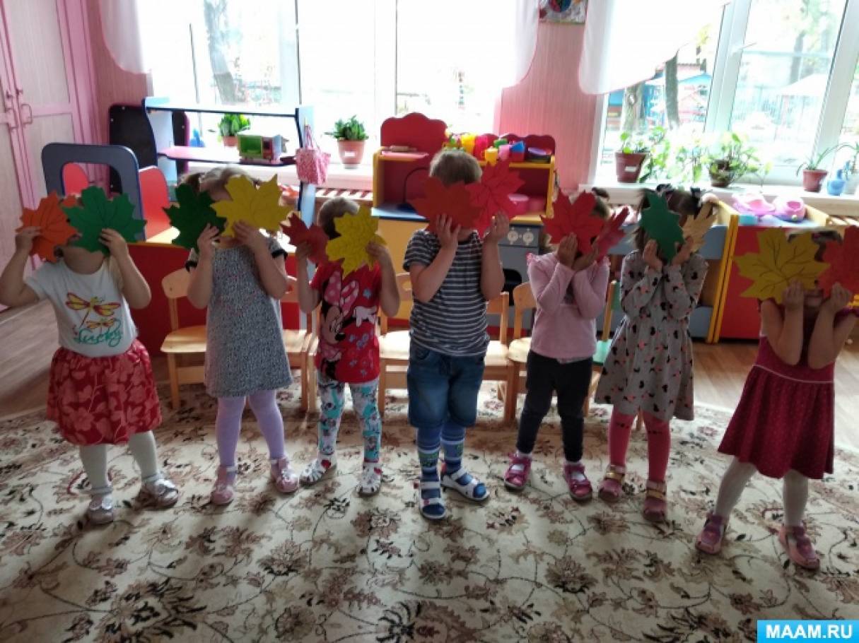 Коллективная работа «Осеннее дерево» во второй младшей группе Фото Коллективная работа «Осеннее дерево» во второй младшей группе
