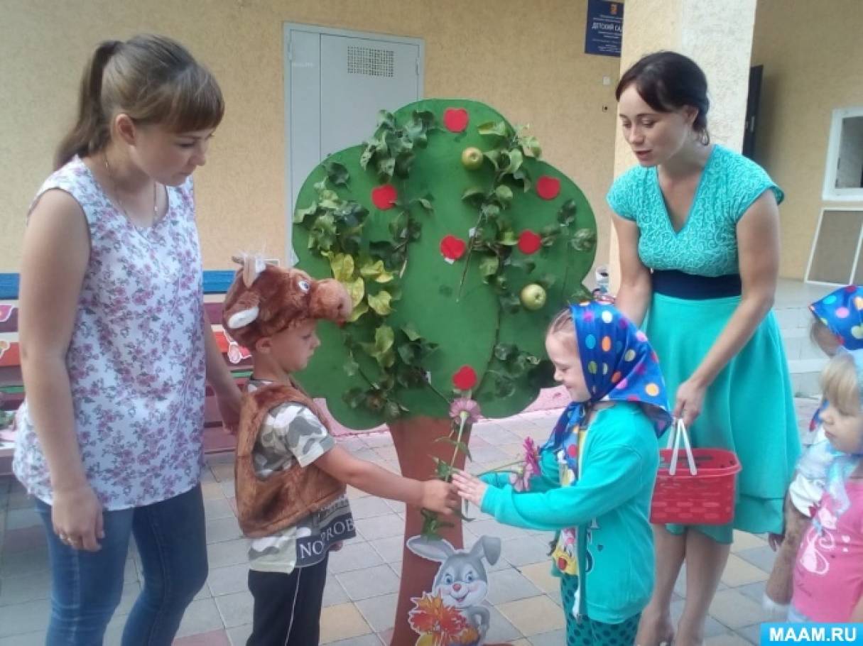 украшение зала на яблочный спас в детском саду. Смотреть фото украшение зала на яблочный спас в детском саду. Смотреть картинку украшение зала на яблочный спас в детском саду. Картинка про украшение зала на яблочный спас в детском саду. Фото украшение зала на яблочный спас в детском саду