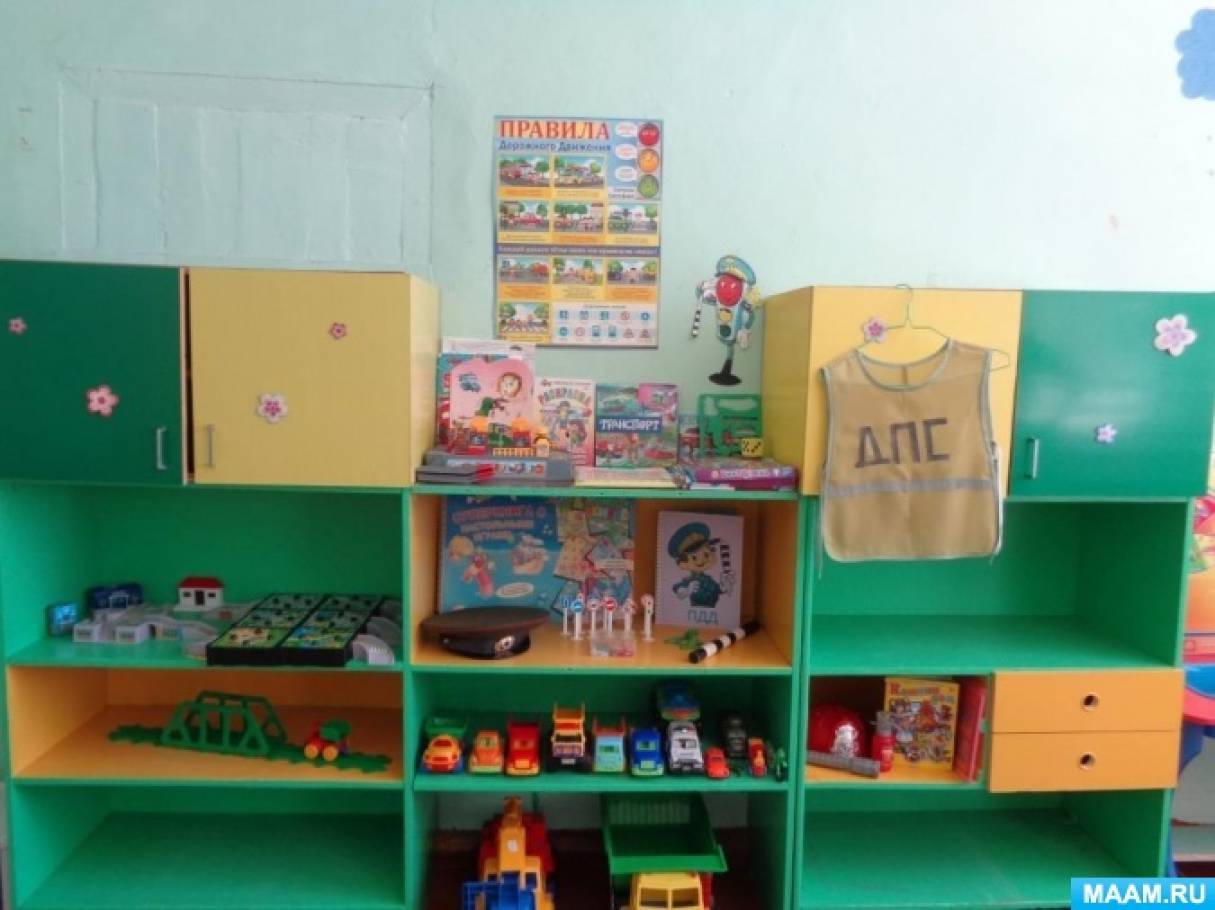 Уголок по ПДД в детском саду (7 фото). Воспитателям детских садов ...