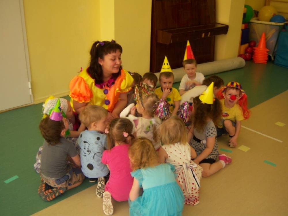 день смеха в детском саду младшая группа. день смеха в младшей группе. развлечение в первой младшей группе день смеха. день смеха в садике младшая группа. день смеха в детском саду младшая.