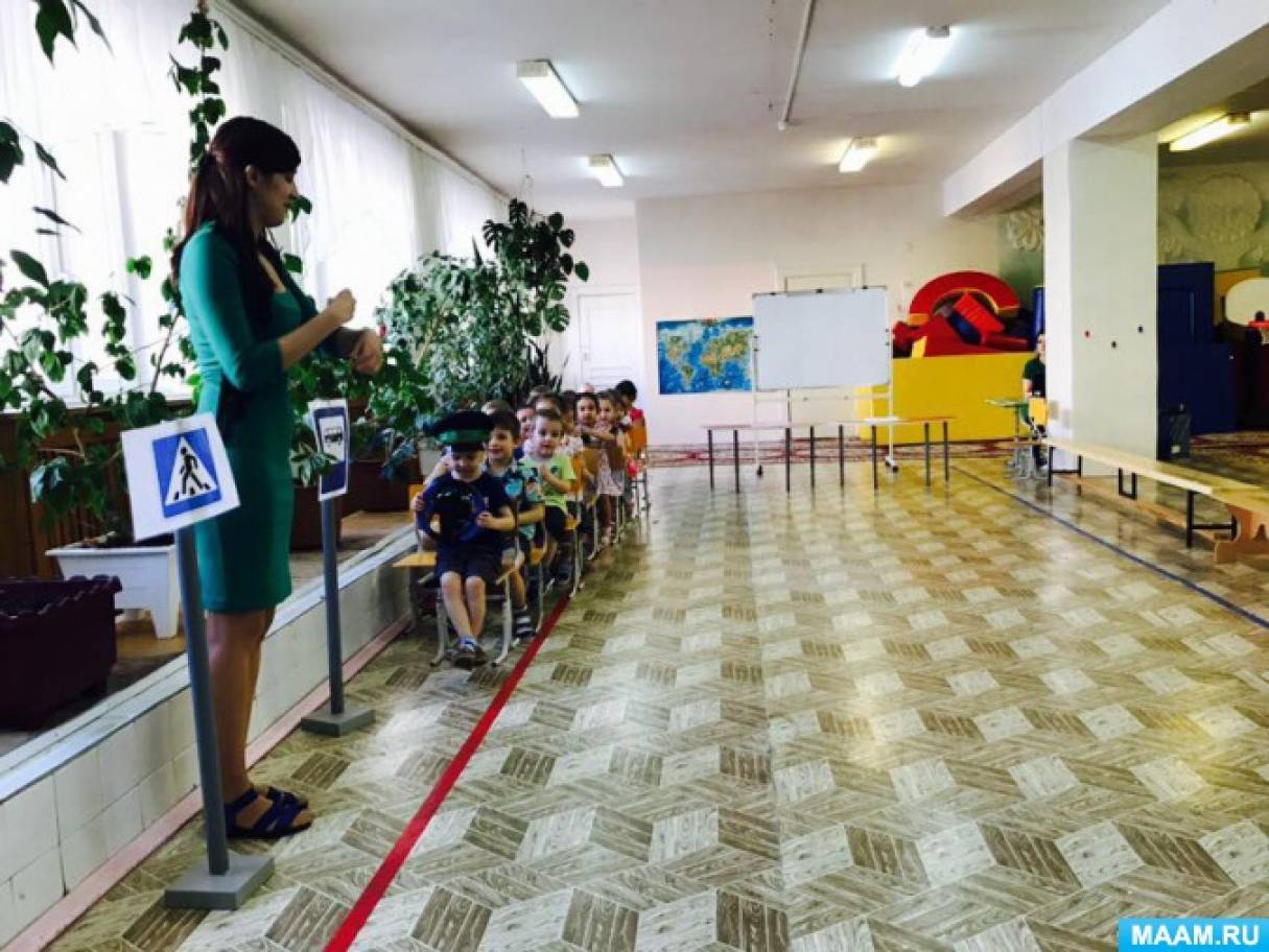 Развлечение совместно с родителями и инспектором ГИБДД для детей средней группы по ПДД «Путешествие в страну Светофорию» Фото Развлечение совместно с родителями и инспектором ГИБДД для детей средней группы по ПДД «Путешествие в страну Светофорию»