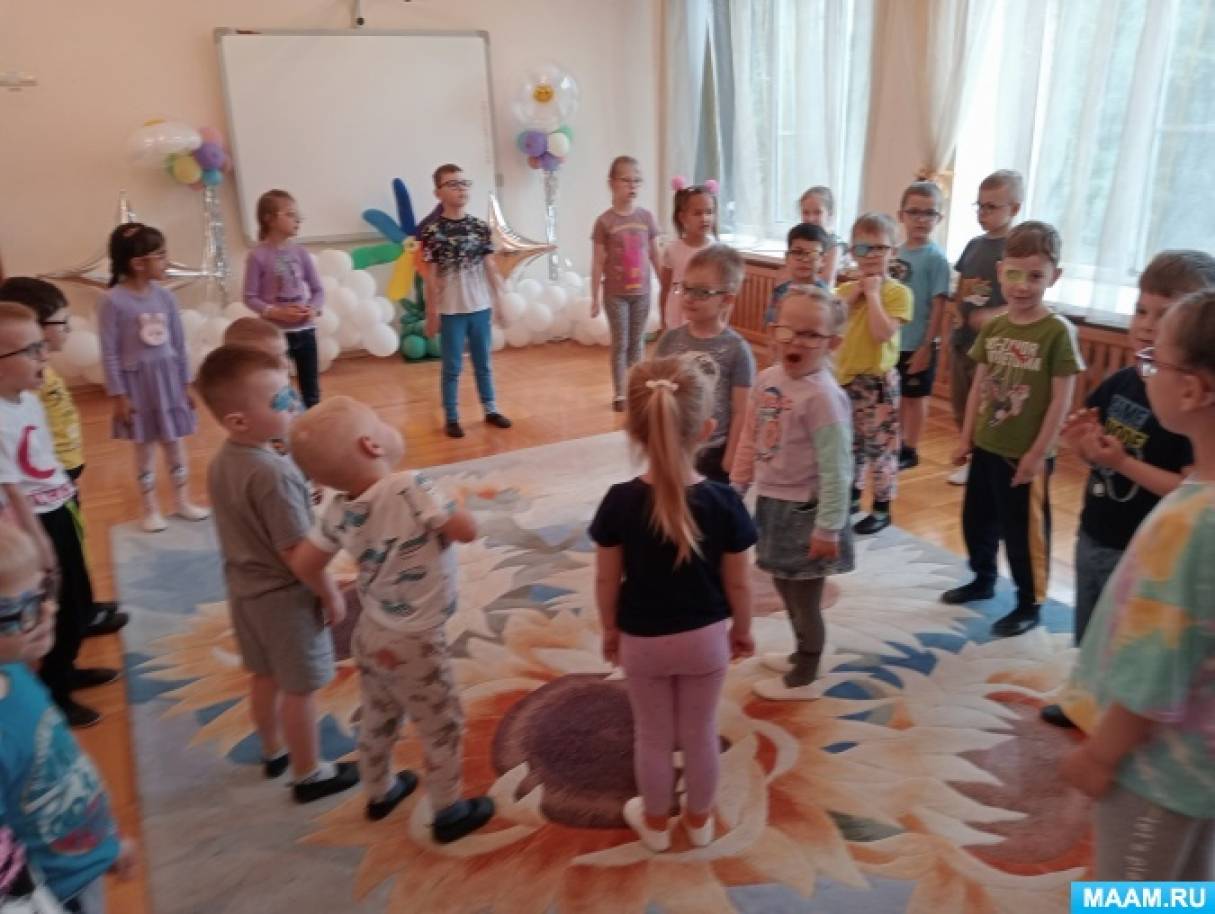 Фото №5 Погода в этот день была ненастная поэтому развлечение провели в музыкальном зале