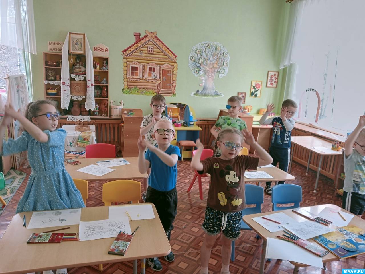 Смотреть фотографию №10 Фото №10 Обучение детей с нарушением зрения Подготовительная группа Работа с особыми детьми ОВЗ Рисование карандашами Рисование