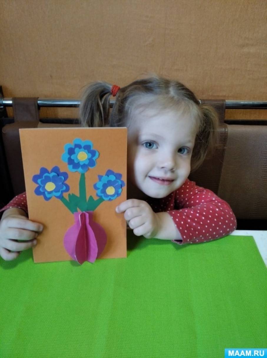 Детский мастер-класс по изготовлению объемной открытки «Цветы в вазе для мамочки»