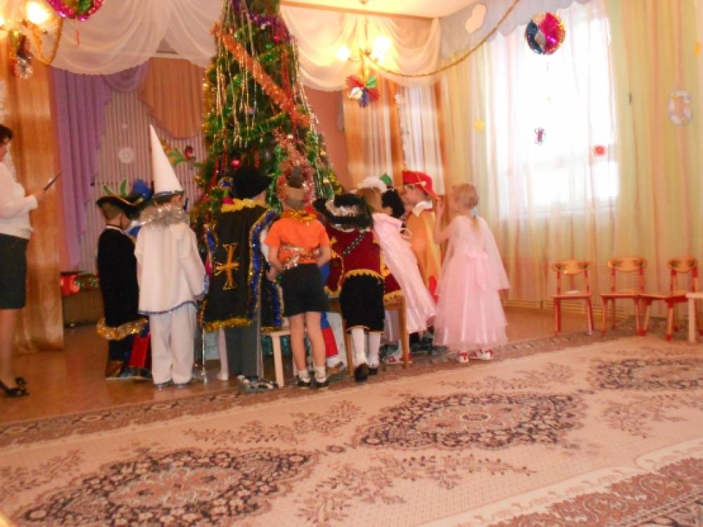Сценарий новогоднего праздника в подготовительной группе «В плену у Снежной королевы» Фото Сценарий новогоднего праздника в подготовительной группе «В плену у Снежной королевы»