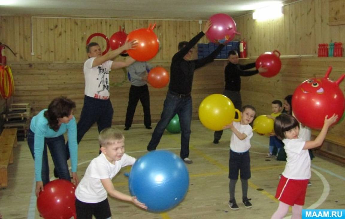 Что такое фитбол гимнастика. detsad 119749 1542099286. Что такое фитбол гимнастика фото. Что такое фитбол гимнастика-detsad 119749 1542099286. картинка Что такое фитбол гимнастика. картинка detsad 119749 1542099286. Красивая фигура и похудение, восстановление после травм, тренировка мышц – польза от умелого использования этого простого и доступного спортивного снаряда может быть ощутимой. Фитбол появился в нашей жизни несколько десятков лет назад, а сейчас представить без него спортзал или реабилитационный центр невозможно. Фитнес и йога, лечебная физкультура и пилатес, домашние занятия – использование гимнастического мяча дает удивительный эффект. Поговорим подробнее об этом спортивном снаряде и о том, какую пользу можно извлечь от упражнений с фитболом.