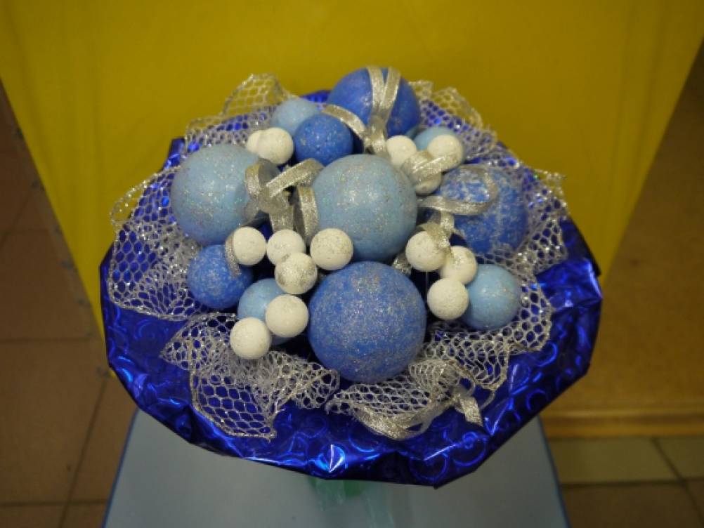 букет для снегурочки своими руками. новогодние композиции из мыла. зимний букет для снегурочки. конкурс букет для снегурочки. новогодняя поделка в садик букет для снегурочки.