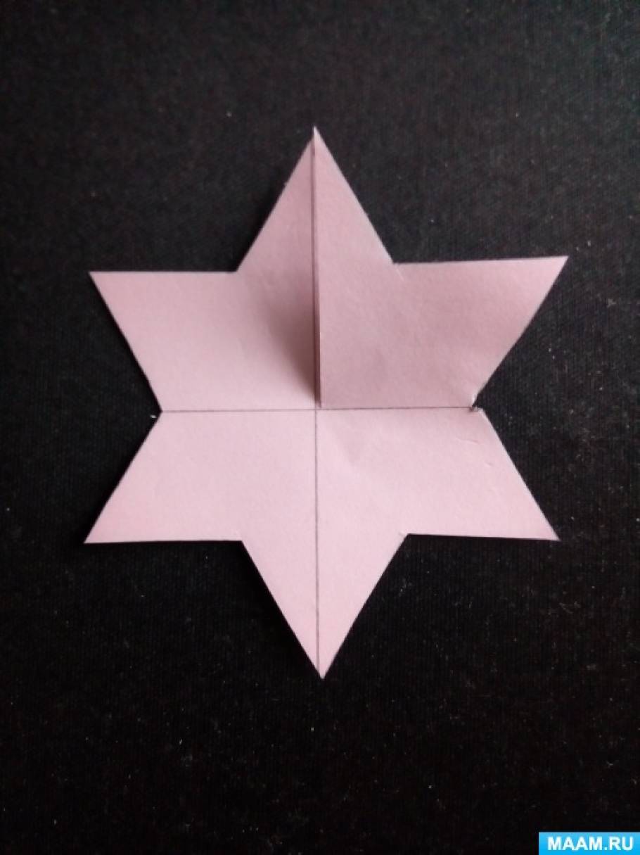 Вырезаем из бумаги правильную пятиконечную звезду
