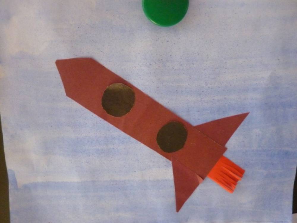 Аппликация ракеты и кометы средняя группа. Ракеты и кометы аппликация в средней группе Лыкова. Ракета для детей средней группы. Ракета 2 младшая группа. Ракета подготовительная группа.