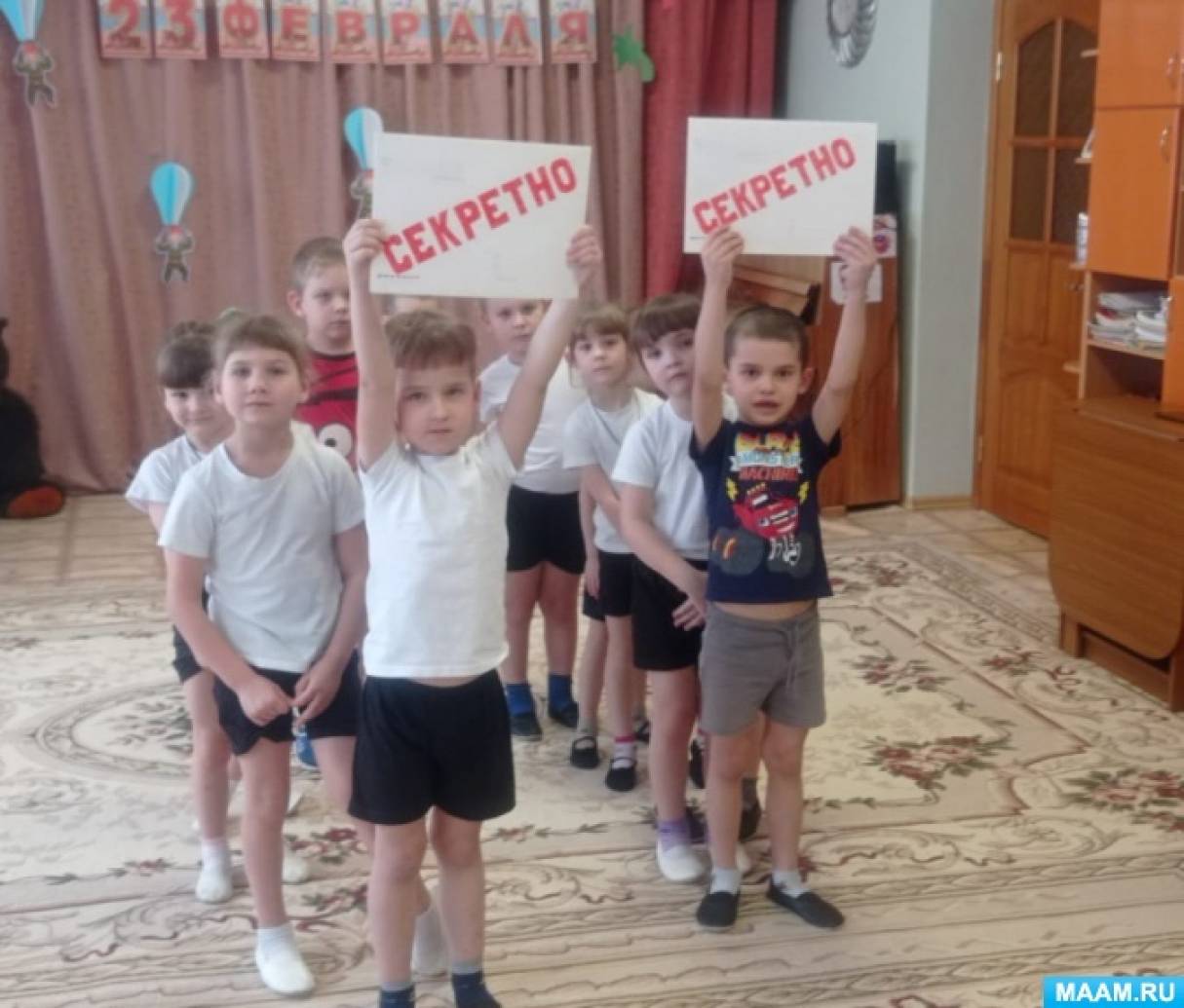 Смотреть фотографию №6 Фото №6 Ведущий Нашей армии Российской День рожденья в феврале Слава ей непобедимой Слава миру на земле Трубы громкие поют