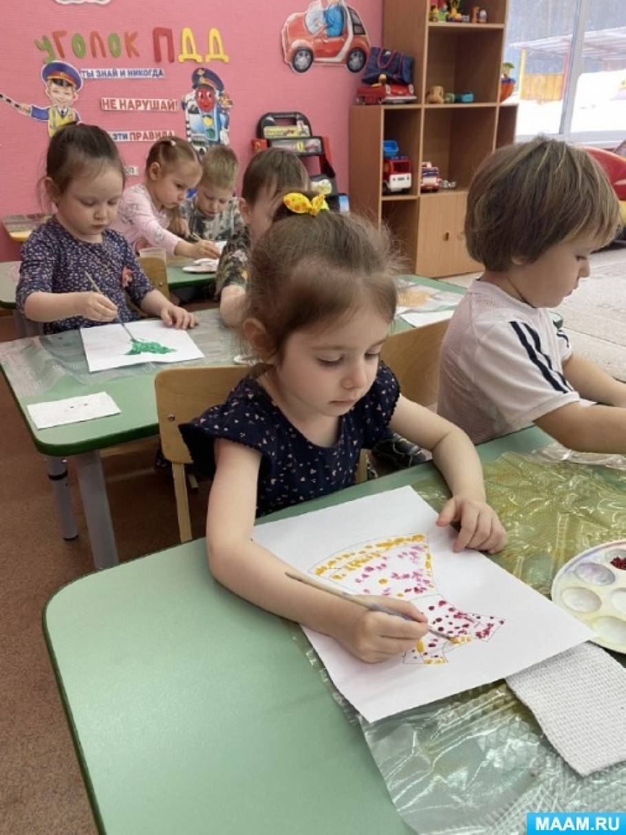 Рисование во второй младшей группе «Украсим платье для любимых мам» (3 ...