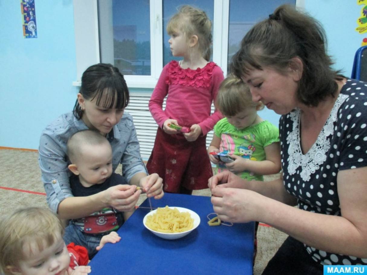 Вечер для мам «Нежные мамины руки» досуг в первой младшей группе Фото Вечер для мам «Нежные мамины руки» досуг в первой младшей группе