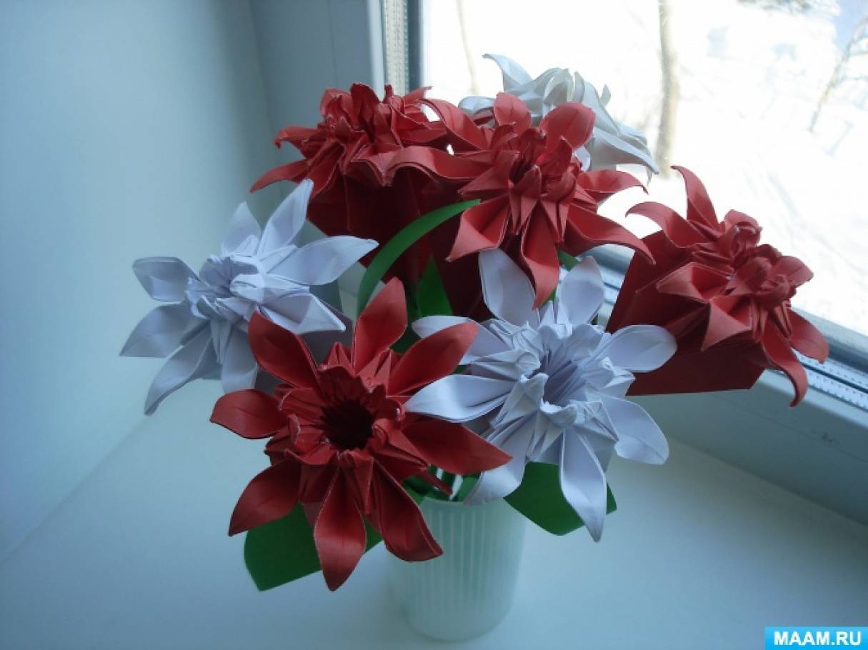 Изготовление цветов в технике оригами «Букет к празднику 8 Марта» (3 фото).Воспитателям детских садов, школьным учителям и педагогам - Маам.ру