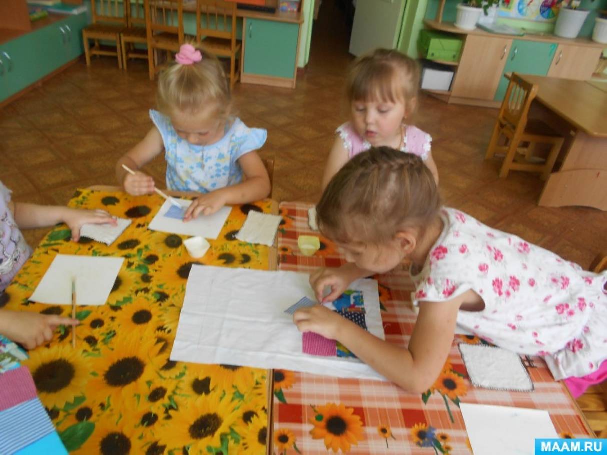 какую ткань можно применять для аппликации. detsad 1253374 1510516762. какую ткань можно применять для аппликации фото. какую ткань можно применять для аппликации-detsad 1253374 1510516762. картинка какую ткань можно применять для аппликации. картинка detsad 1253374 1510516762. Аппликация на ткани – древняя техника работы с текстилем. С помощью аппликации можно скрыть дефект ткани, уплотнить легкий материал, добавить ему жесткости и структурности для создания сложных форм либо использовать аппликацию исключительно в декоративных целях. Именно в данном ключе аппликация и используется чаще всего. Нашивая на основу лоскутки различного цвета и фактуры можно создать разнообразные изображения – от плоских до объемных. Как это сделать и какие ткани лучше использовать, рассмотрим в данной статье.