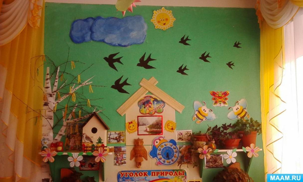 уголок природы на стене в детском саду. украсить группу весной в детском саду. украшения дерево для группы в детском саду. украшение группы в детском саду к весне. уголок весны в детском саду.