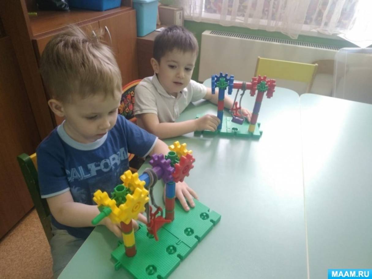 Конспект деятельности по конструированию из конструктора «Качели» Фото Конспект деятельности по конструированию из конструктора «Качели»