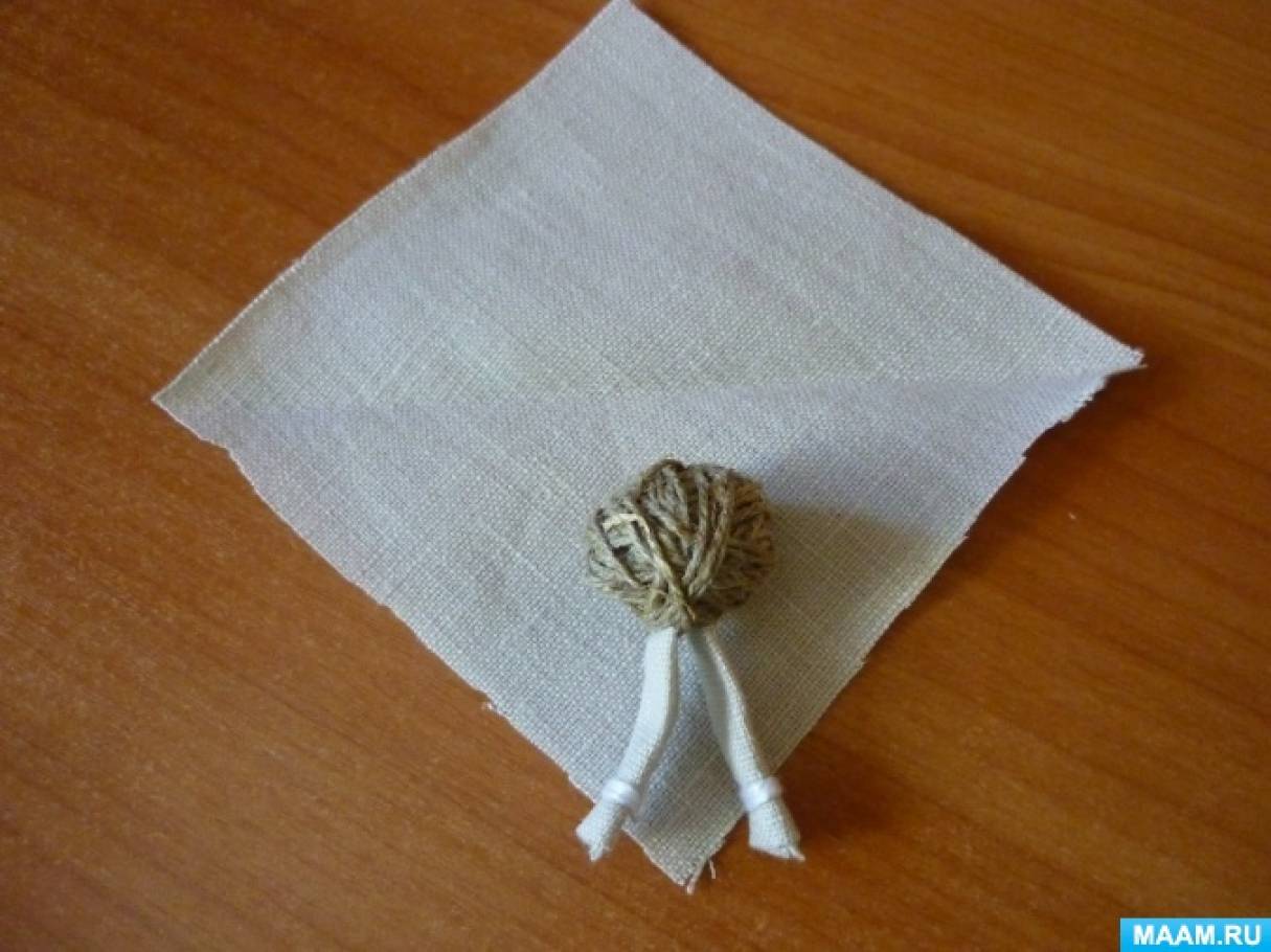 Кукольный амулет из подорожника