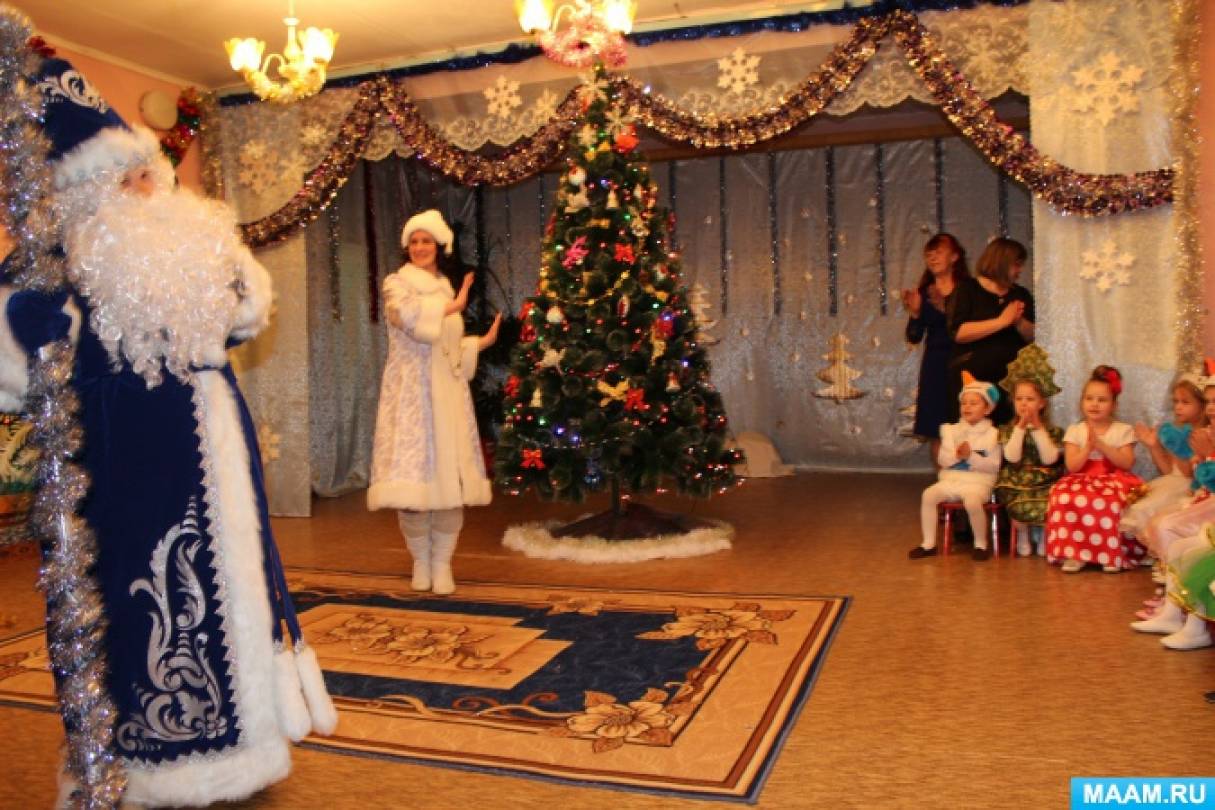 Смотреть фотографию №10 Фото №10 Волк дует на ёлочку и огоньки гаснут