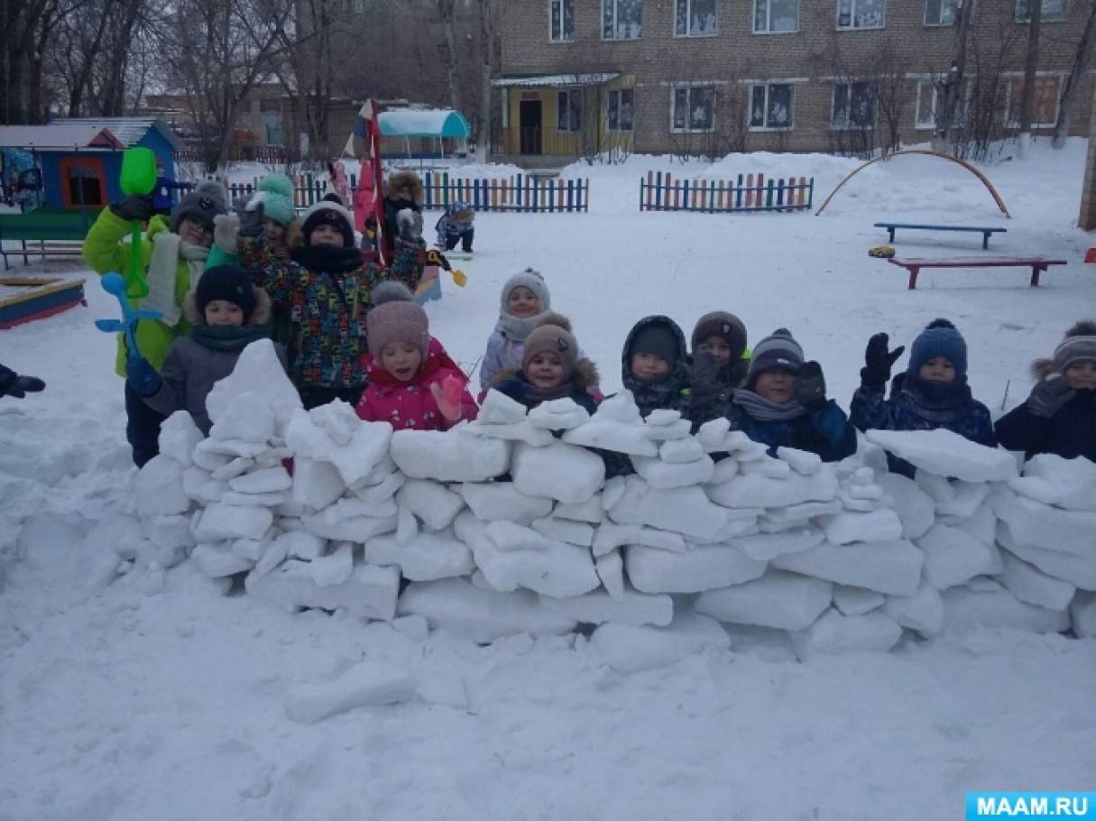 Снежки в сад. Снежная крепость в детском саду. Крепости снега в детском саду. Снежная крепость своими руками в детском саду. Зимние забавы Снежная крепость.