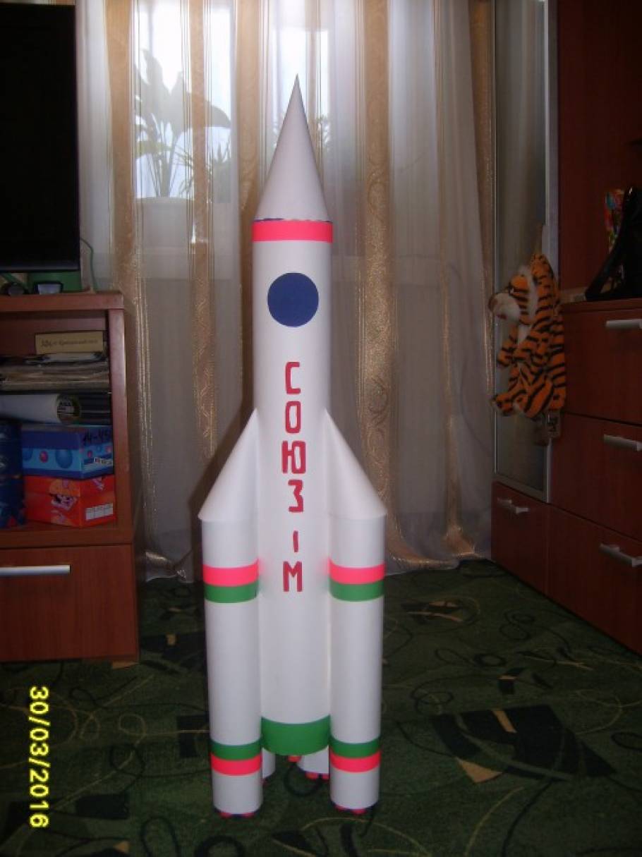 Ракета из бутылки ко дню космонавтики. Ракета поделка. Макет ракеты. Поделка в сад ракета. Поделка ракета ко Дню космонавтики.