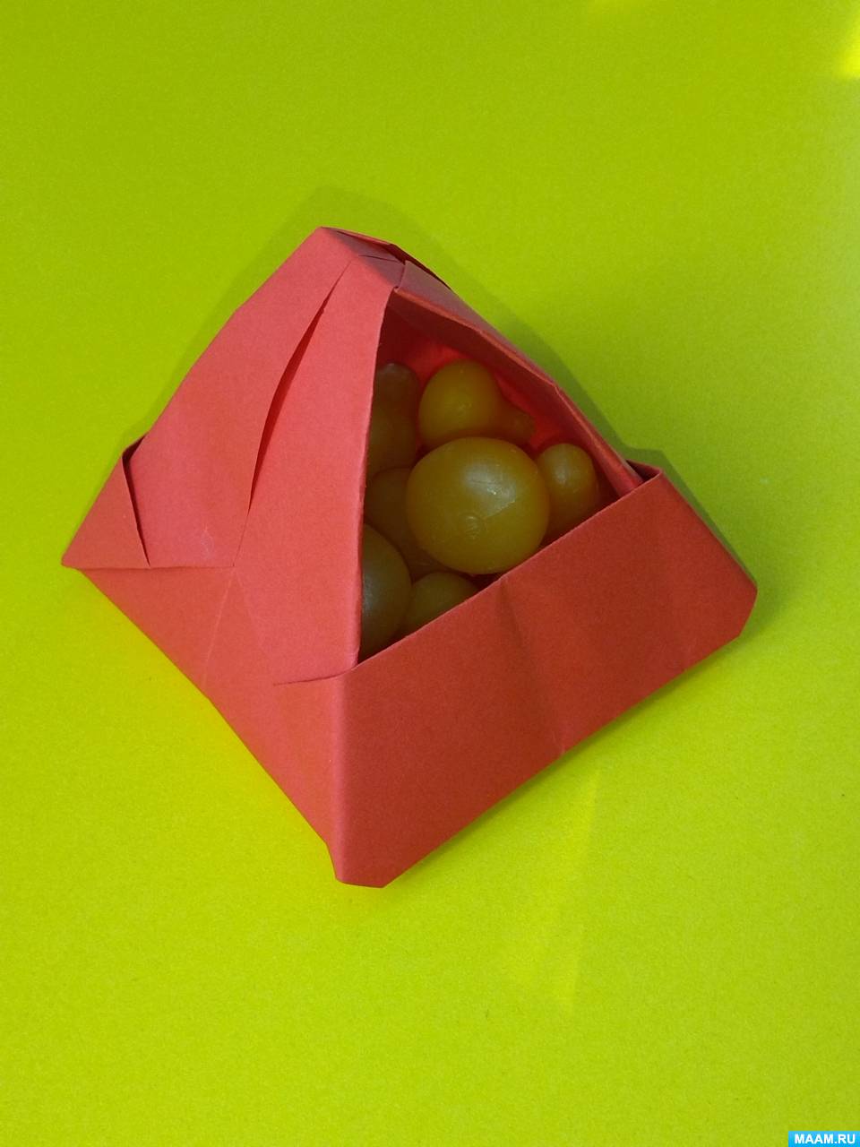 «Корзинка для груш». Детский мастер-класс по конструированию из бумаги в технике «оригами»