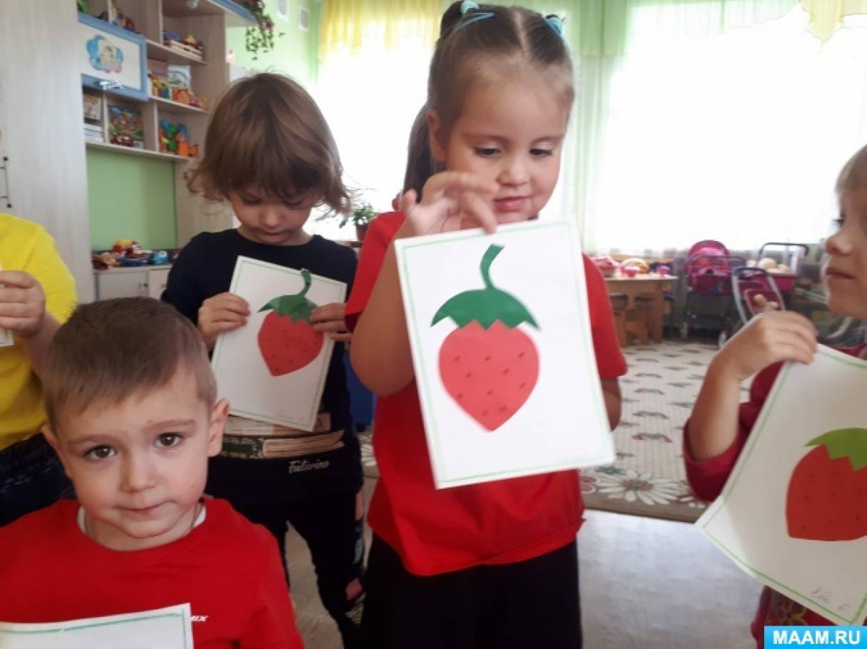 Фотоотчёт. Аппликация в младшей группе «Ягоды клубники»