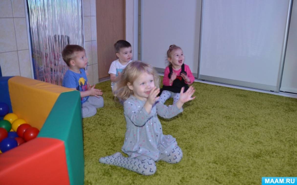 что такое сенсорная комната для детей. detsad 1300485 1553959663. что такое сенсорная комната для детей фото. что такое сенсорная комната для детей-detsad 1300485 1553959663. картинка что такое сенсорная комната для детей. картинка detsad 1300485 1553959663. У чело­ве­ка есть орга­ны чувств: гла­за (зре­ние), уши (слух), язык (вкус), нос (обо­ня­ние), кожа и сли­зи­стая (ося­за­ние), вести­бу­ляр­ный аппа­рат (ощу­ще­ние веса, чув­ство рав­но­ве­сия и поло­же­ния в про­стран­стве, уско­ре­ние). В каж­дом из этих орга­нов чувств есть рецеп­то­ры – пери­фе­ри­че­ские зве­нья ана­ли­за­то­ра или сен­сор­ной систе­мы (по И. П. Пав­ло­ву). К при­ме­ру, рецеп­то­ры зре­ния – это палоч­ки и кол­боч­ки сет­чат­ки гла­за. Сам же ана­ли­за­тор состо­ит из трех частей: пери­фе­рии (рецеп­то­ра), про­вод­ни­ко­во­го отде­ла (цен­тро­стре­ми­тель­ных ней­ро­нов), кор­ко­во­го отде­ла (участ­ков коры боль­ших полу­ша­рий голов­но­го моз­га, вос­при­ни­ма­ю­щих инфор­ма­цию от соот­вет­ству­ю­щих рецеп­тор­ных образований).
