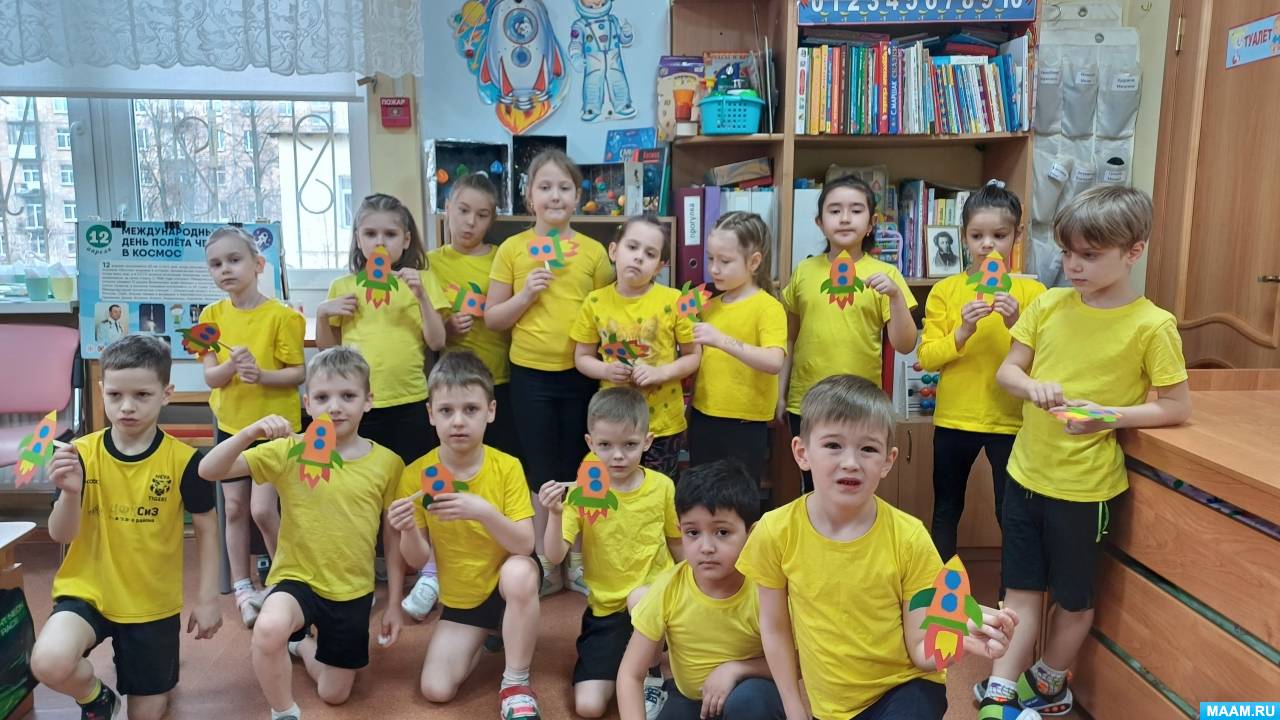 Смотреть фотографию №2 Фото №2 Предлагаю сделать поделку Космическую ракету Делать её очень просто Детям доступно