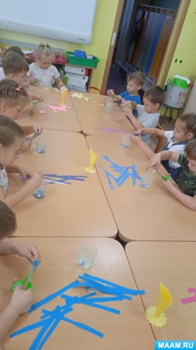 Совместная работа детей старшей группы «Открытка ко Дню города Екатеринбурга»