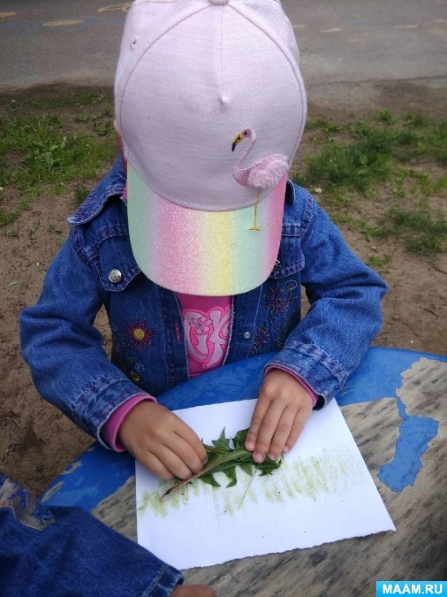 Нетрадиционное рисование природными материалами в детском саду в летний период на улице