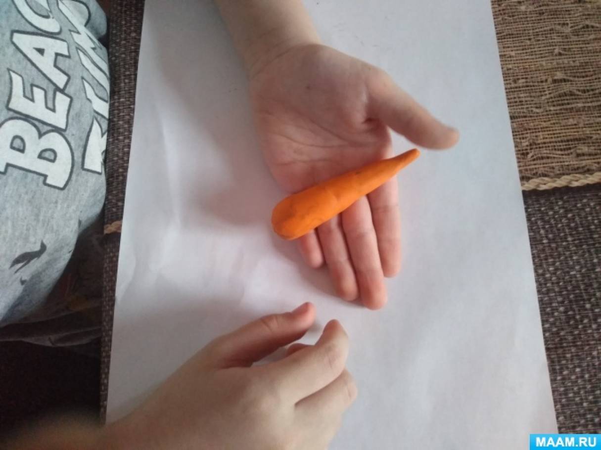 День моркови в детском саду. Морковка пластилин. Лепка морковь. Поделка из пластилина морковка. Лепка морковь пошагово.