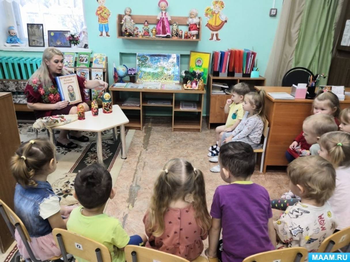 занятие во второй младшей группе кто работает в детском саду. занятие "матрешка в гостях у ребят" первая младшая группа. занятие по цветотерапии в детском саду во второй младшей группе. у матрешки новоселье занятие младшей группе. рисование домик для матрешки.