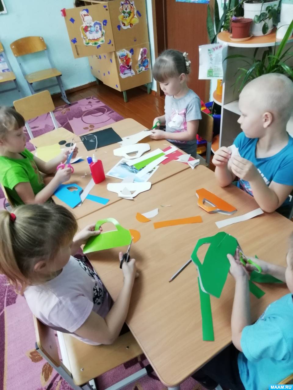 Смотреть фотографию №3 Фото №3 Закрепить умение создать красивую машину используя различные приё мы вырезания круг средний круг колеса полукруг фары