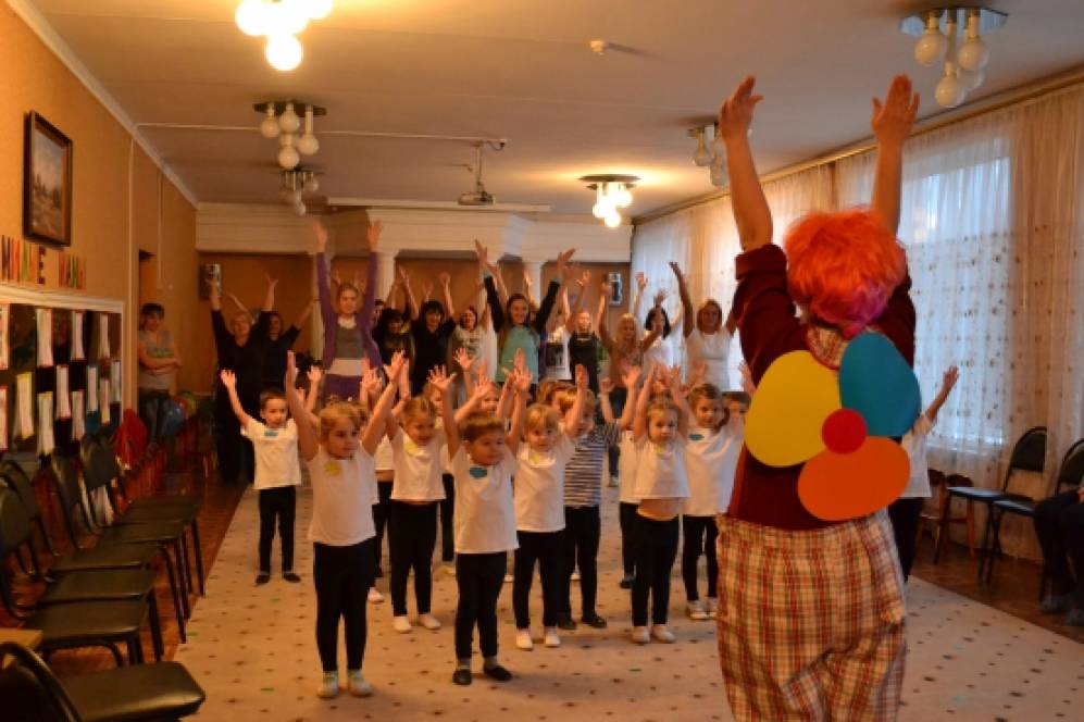 Спортивное развлечение «Праздник весёлых игр» (средняя группа совместно с родителями) Фото Спортивное развлечение «Праздник весёлых игр» (средняя группа совместно с родителями)