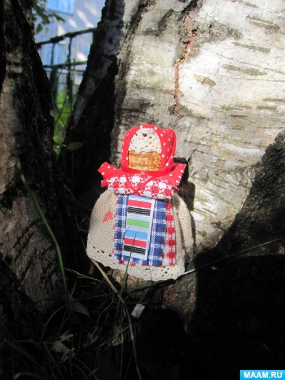 Познание. Бабушкина кукла, народная кукла – из бересты и лоскутов разноцветных тканей Берестяная кукла