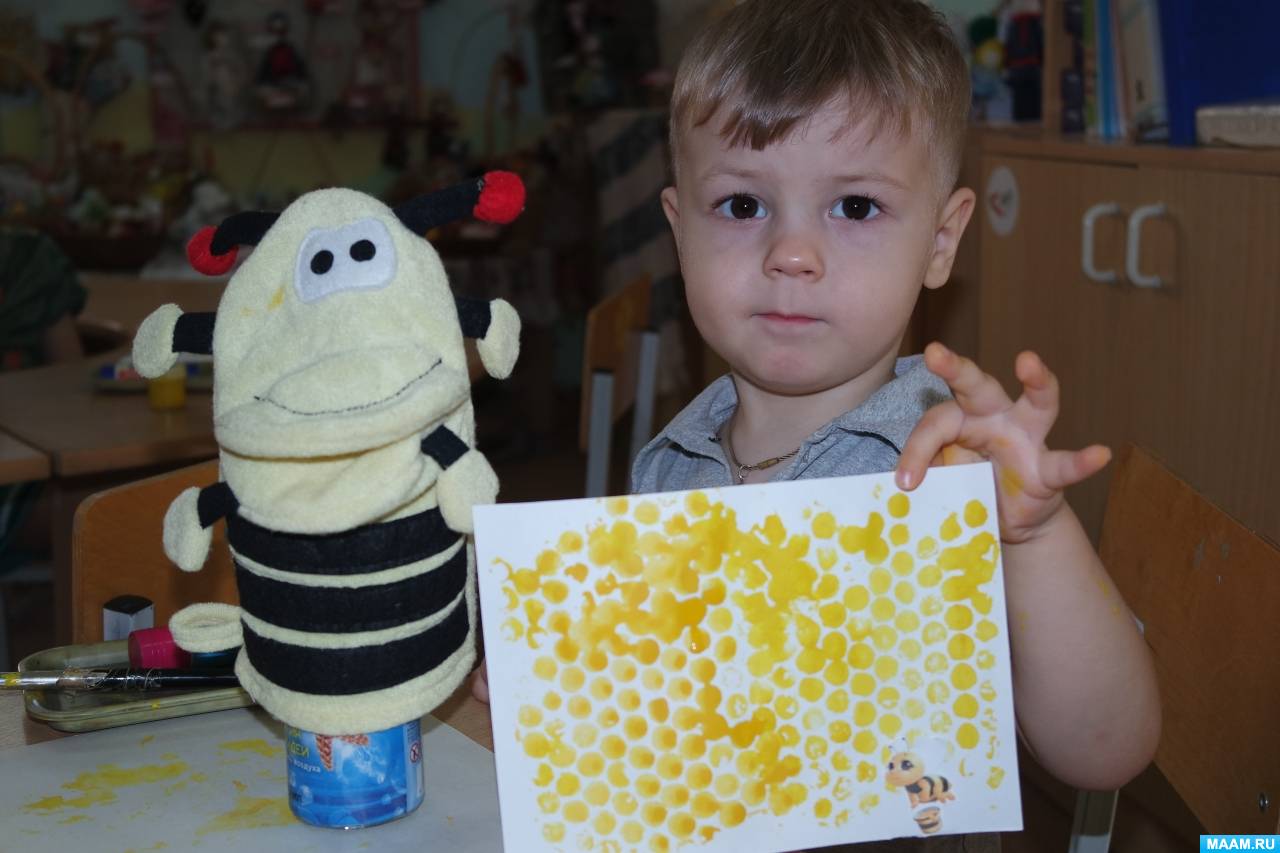 Занятие по рисованию с использованием пупырчатой плёнки «Соты для пчёлки» для детей 3 лет