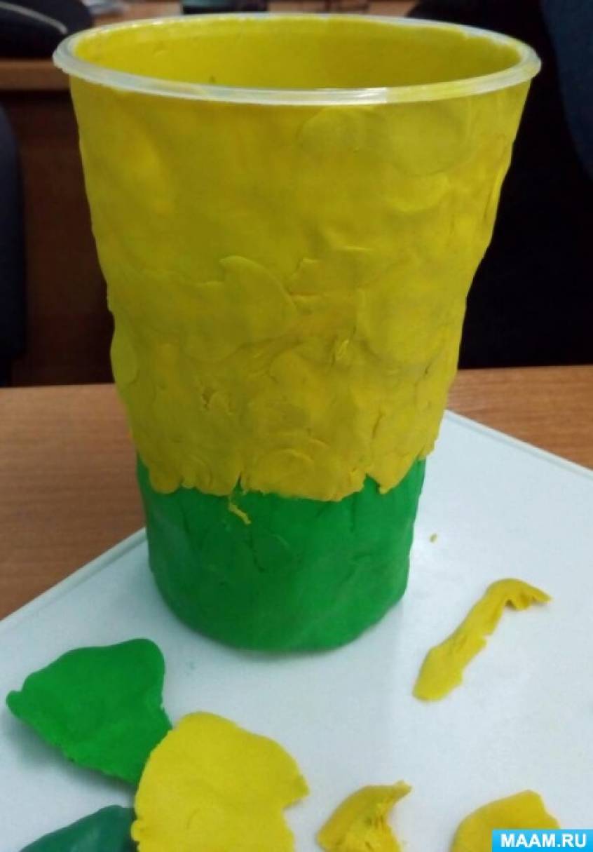 пепси в стакане с трубочкой. стаканчики для карандашей в детский сад. стакан украшенный пластилином. стаканчики из пластилина. стаканчики из пластилина.