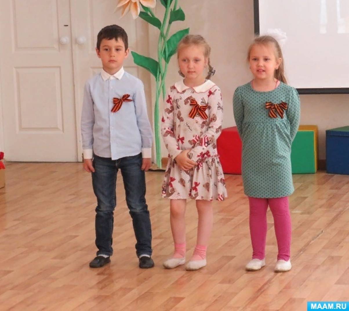 Смотреть фотографию №1 Фото №1 Задачи Закрепить и систематизировать знания о Великой Отечественной войне её начале родах военных войск о тех кто помогал приближать победу Развивать чувство уважения к участникам ВОВ