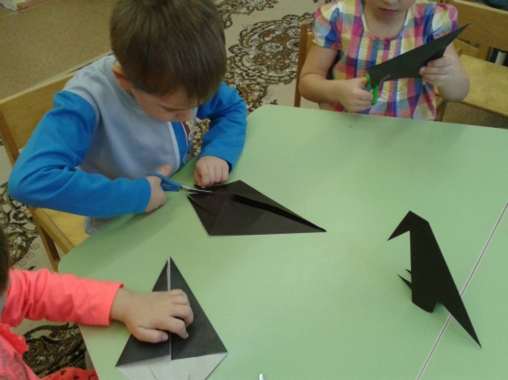 Оригами грачи в подготовительной группе. Оригами перелетные птицы в подготовительной группе. Оригами в подготовительной группе. Оригами в старшей группе детского сада. Оригами птица в подготовительной группе.
