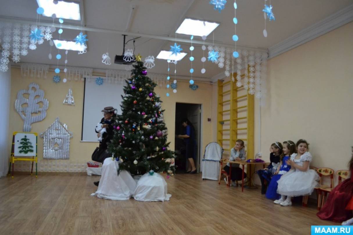 Сценарий новогоднего праздника в средней группе детского сада «Каркуша и новогодние игрушки»
