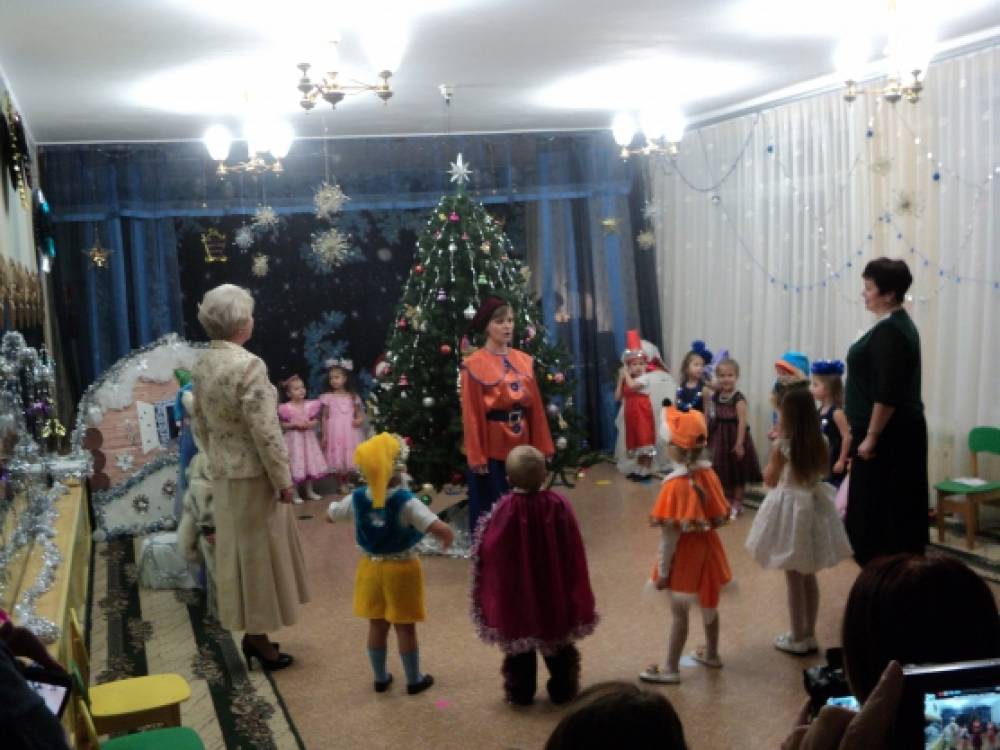 «Волшебный Новый 2015 год». Сценарий праздника в средней группе Фото «Волшебный Новый 2015 год». Сценарий праздника в средней группе