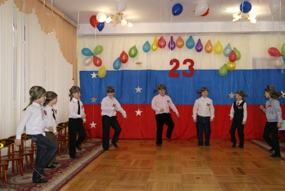 Аттракционы на 23 февраля в детском саду. Развлечение 23 февраля в детском саду. 23 Февраля в подготовительной группе спортивный праздник. Развлечение спортивное к Дню полиции. Сценка музыкальная на 23 февраля в детском саду с папами.