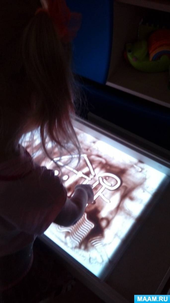Вместо рисования песком: световой стол, соль и коллажи своими руками. Детское творчество