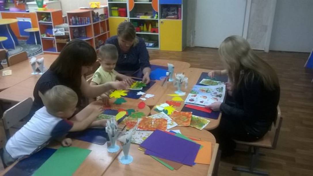 Мастер-класс с родителями «Осенняя фантазия» с использованием техники «Монотипия» Фото Мастер-класс с родителями «Осенняя фантазия» с использованием техники «Монотипия»