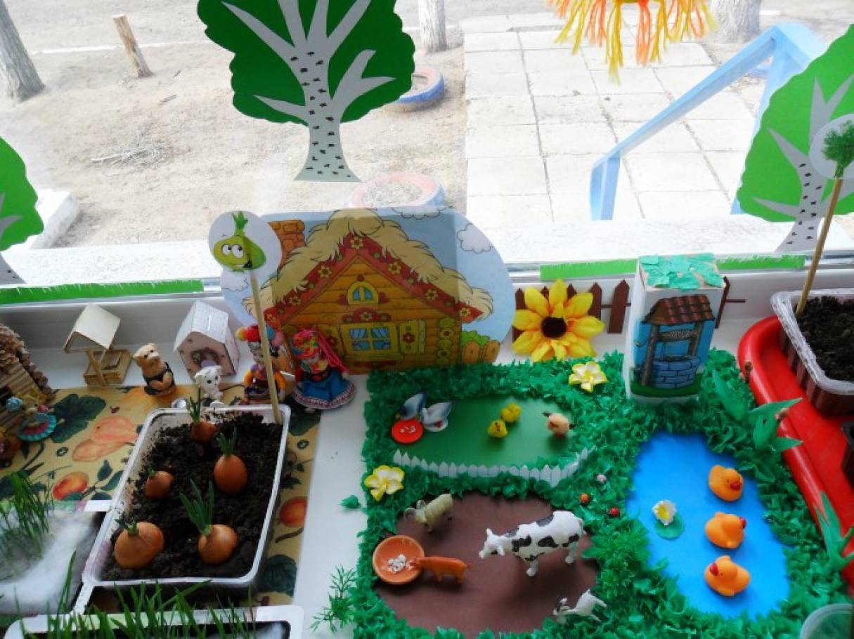 Рисование огород на окне подготовительная группа. Аппликация в старшей группе. Огород на окне в детском саду. Огород на окне название. Рисование в старшей группе на тему огород.