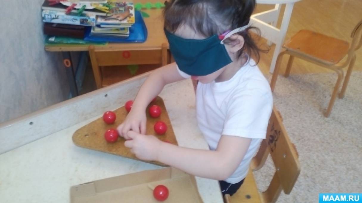 Дети с нарушением зрения пособие. Занятия с детьми с нарушением зрения. Пособия для детей с нарушением зрения. Дидактические игрушки для детей с нарушением зрения. Обследование детей с нарушениями зрения.