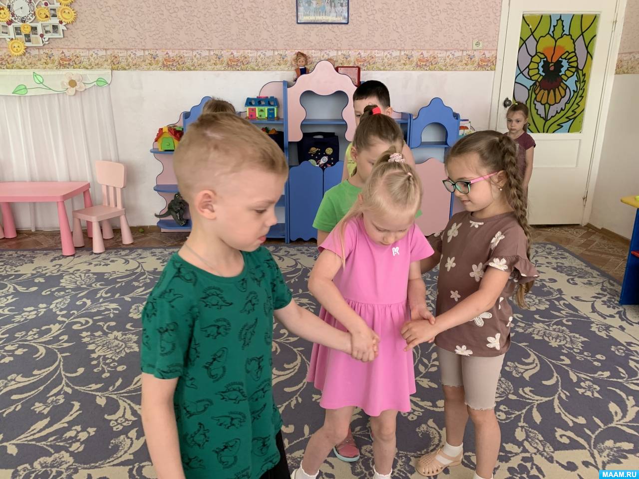 Смотреть фотографию №2 Фото №2 Учимся дружить дружбе и умение уступать и уважать друг друга и прочитав произведение Дразнилки и Мирилки решили ее проиграть в инсценировке