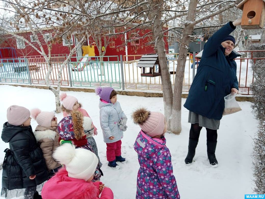 Группа воспитателей детского сада. Воспитатель детского сада. Детский сад. Группа воспитателей в сообществе. Сад.